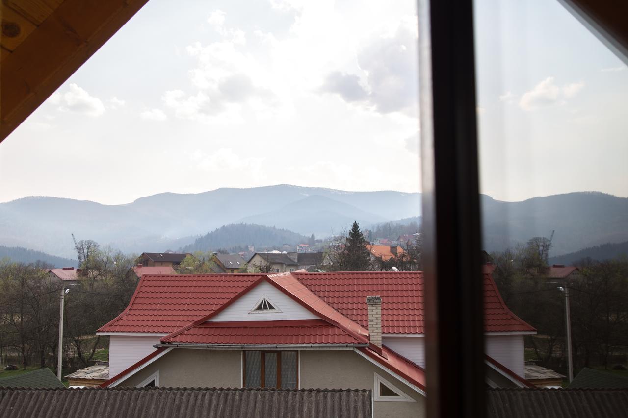 Hotel Happy Yaremche Exterior foto
