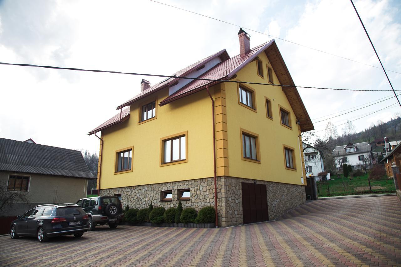 Hotel Happy Yaremche Exterior foto